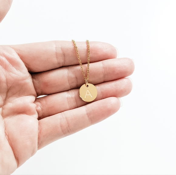 Letter A Circle Pendant Gold-plated Necklace - Picture 5 of 10